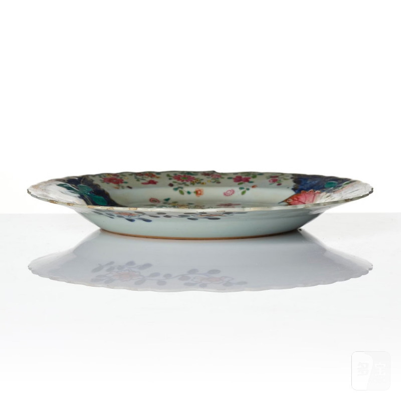 A set of three famille rose 'tobacco leaf' plates, - 图10